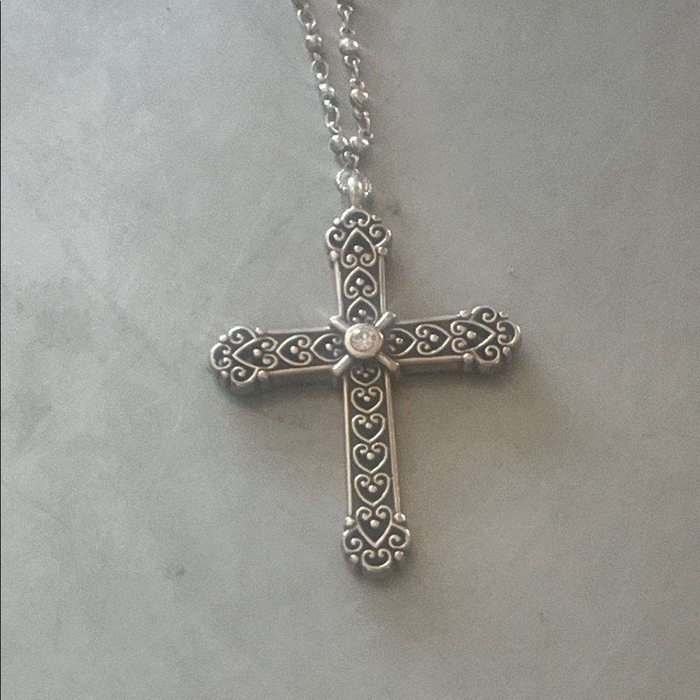 Elegant Silver Cross Pendant Necklace
Brighton 30” chain nwt